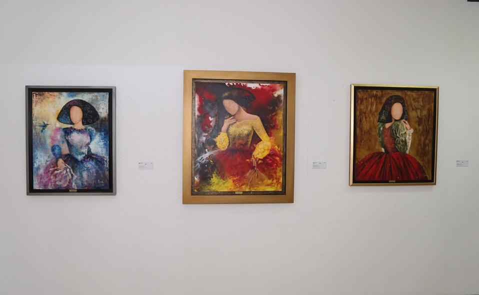 Algunas de las pinturas expuestas