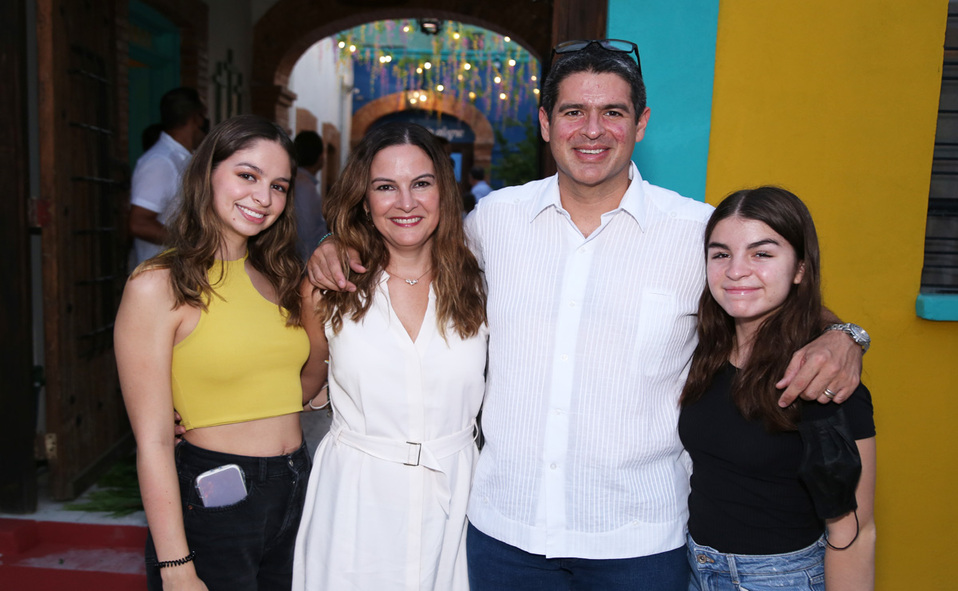 Mariana, Marcela, Guillermo y Natalia