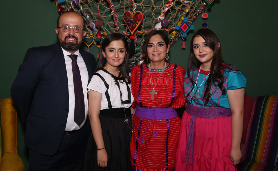 Víctor, Daniela, Ángeles y Ángela