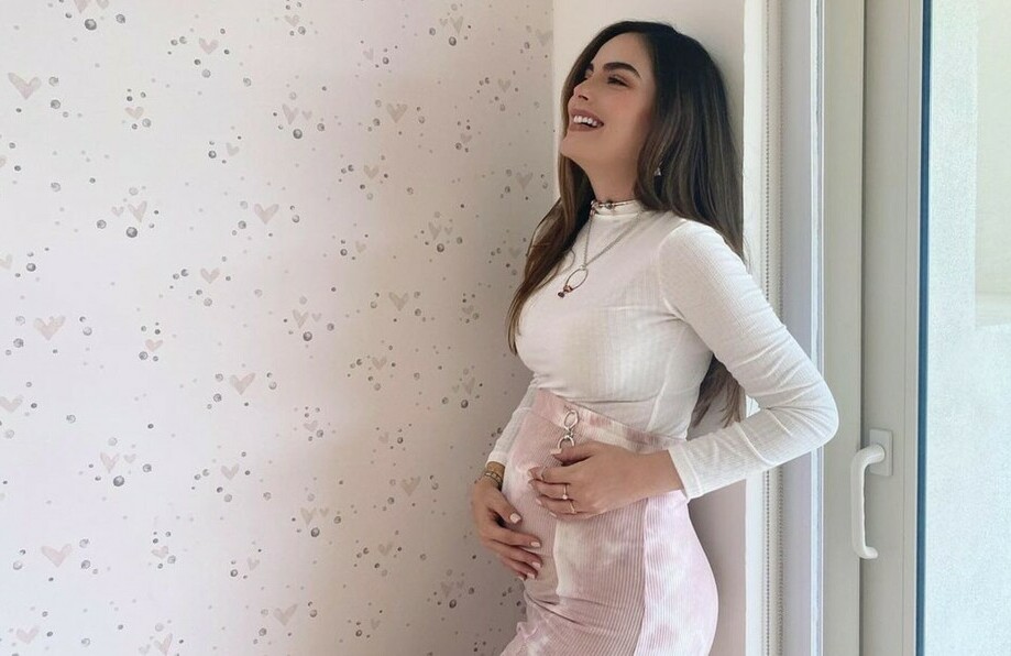 Ximena Navarrete luce su avanzado embarazo. Foto: Instagram