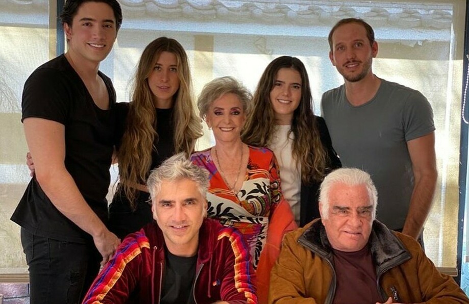 Vicente Fernández y familia (Foto: Instagram).