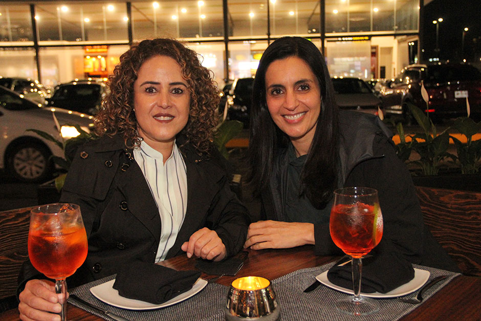 Claudia Bayardo y Karen Galán.