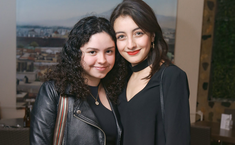 PAO HOWARD Y GABY ROLDÁN