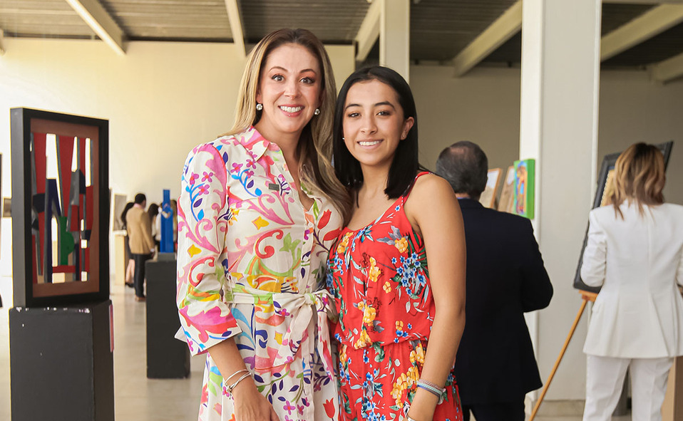 RUTH SANTANA Y REGINA DOMÍNGUEZ