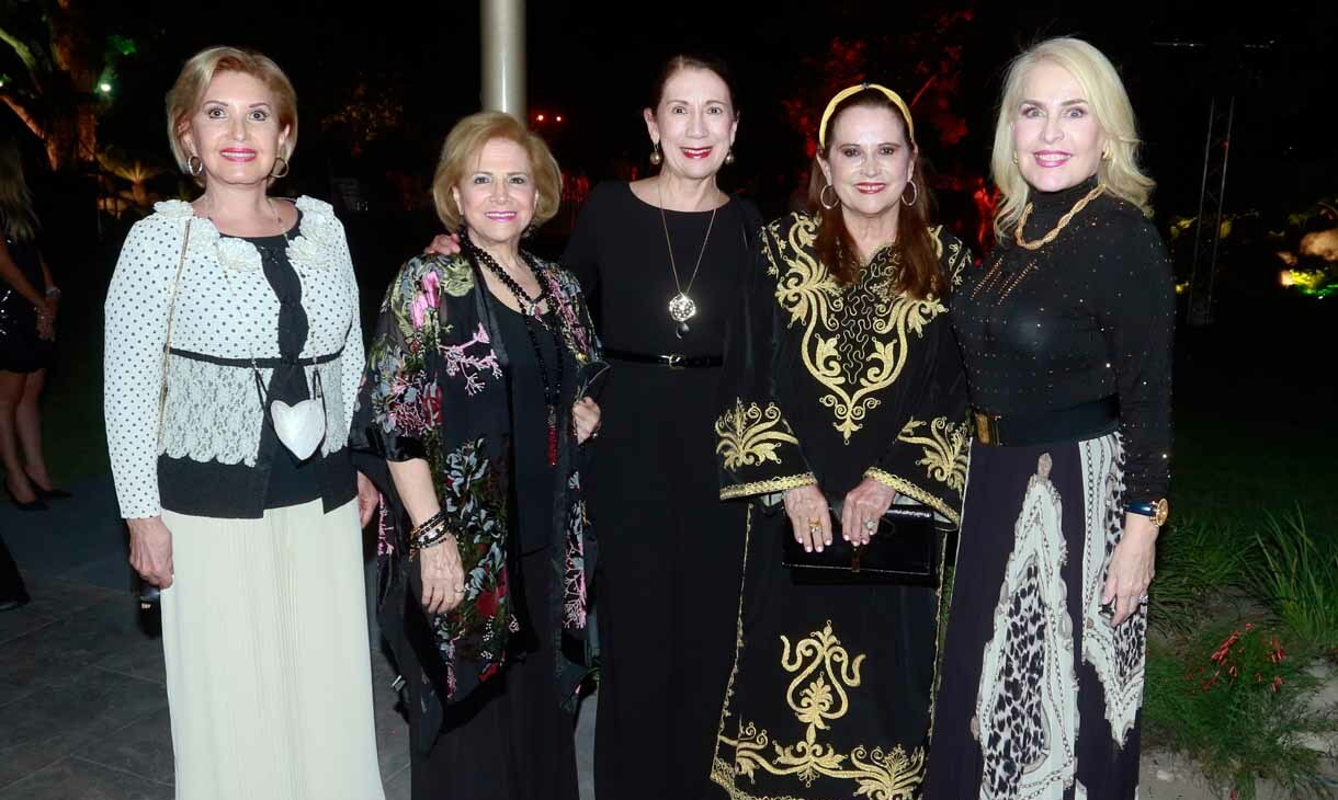 Alma Coello, Sandra Santos de De la Garza, Griselda Elizalde, Elvira Lozano de Tood y Cristina Sada Salinas