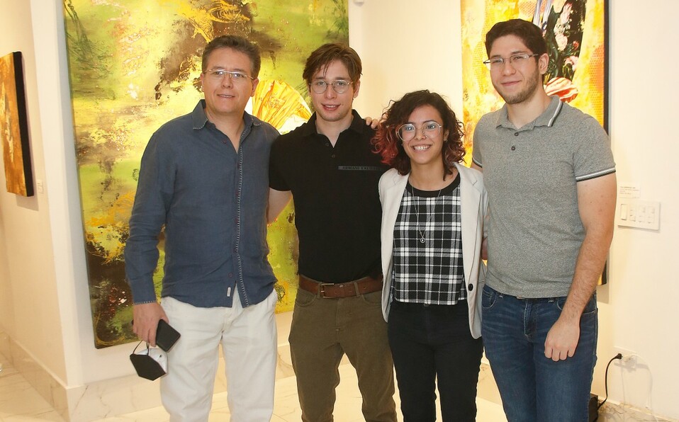 Julio Vallejo, Julio Vallejo, Valeria Martínez y Daniel Vallejo. FOTO: ANTONIO MIRELES