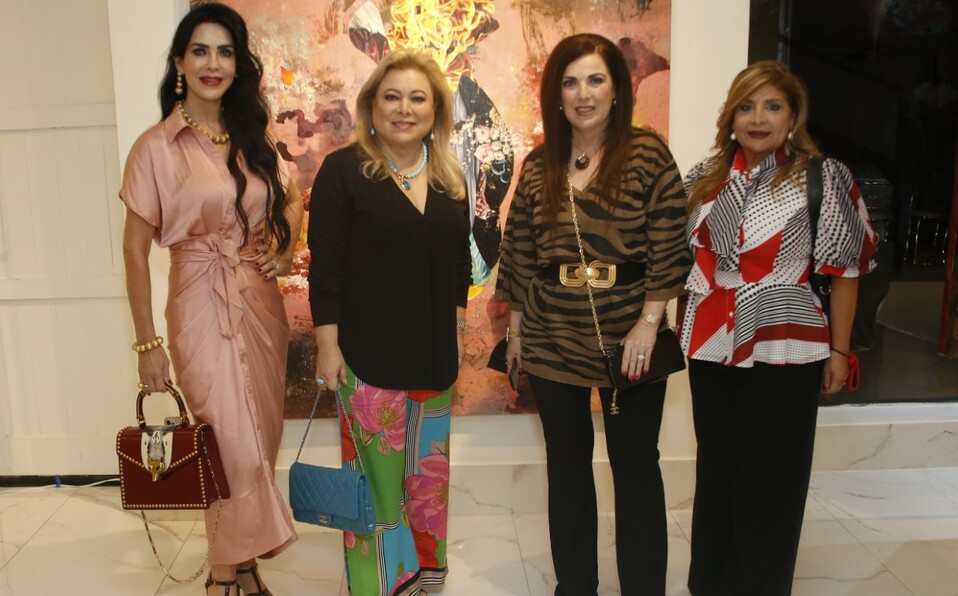 Martha Martínez de Ruiz, Marina Benavides de Castilla, Marlene Dávila de Rodríguez y Claudia Chávez de García.  FOTO: ANTONIO MIRELES
