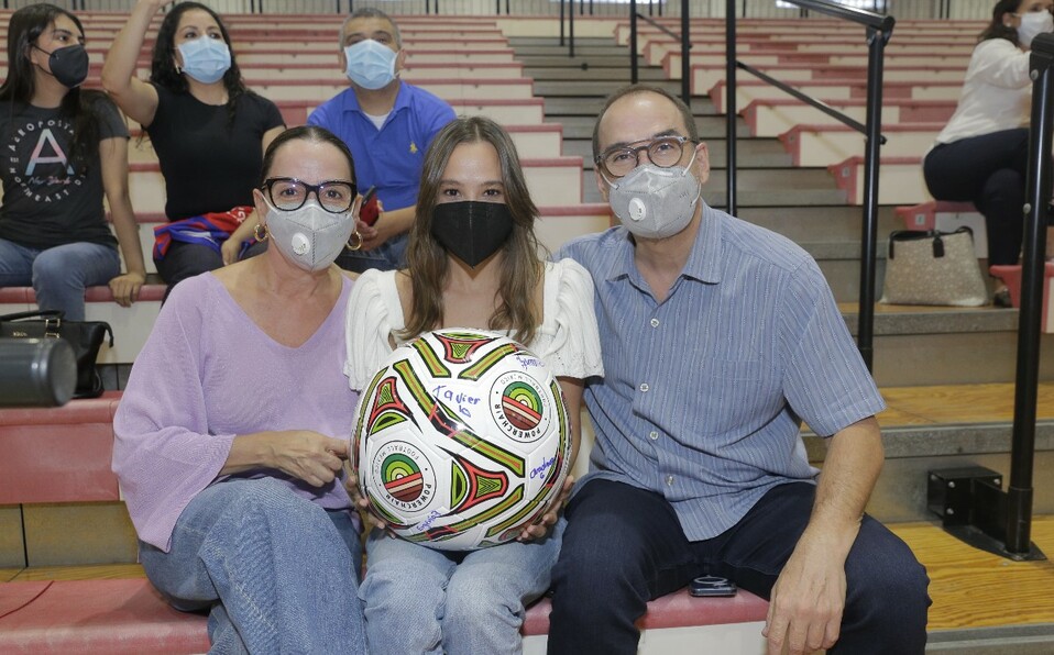 Alejandra de De la Garza, María De la Garza y Javier De la Garza / Foto: Daniel Saldívar