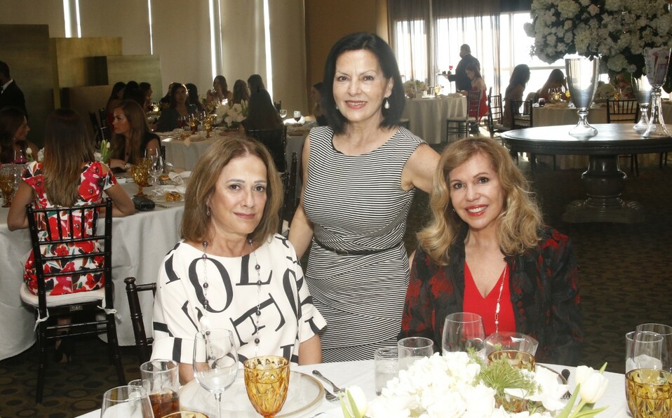 Laura González de Villarreal, Alejandra Ibarra y Gina Benavides. FOTO: ANTONIO MIRELES
