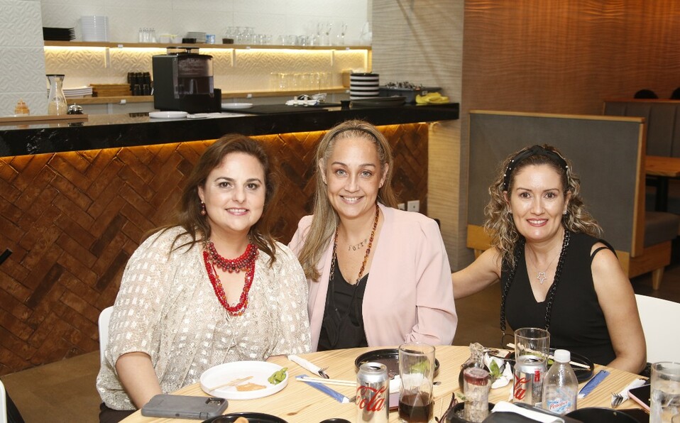 Claudia González de Romero, July Alcocer de Zambano y Catalina Elizondo de Escobedo / Foto: Antonio Mireles