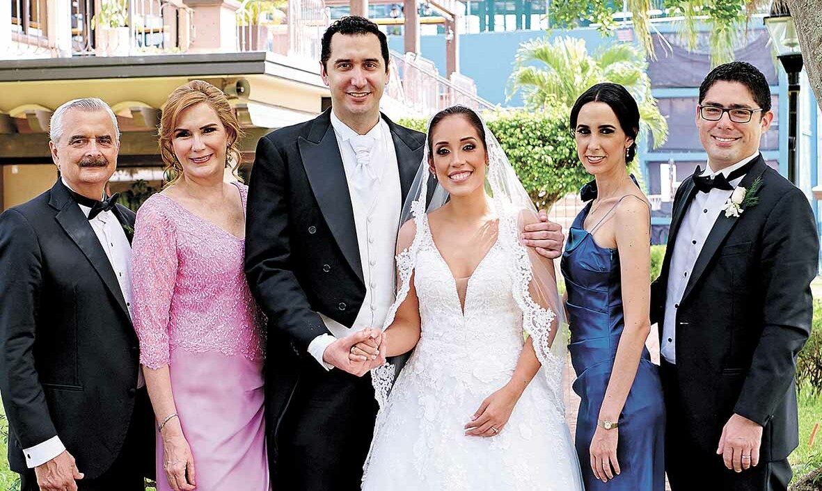 Nicanor Fernández, Cecilia de Fernández, Nicanor Fernández, Jessica Ríos Maryfer Fernández y Mario Roldán / Fotos: Pildorín