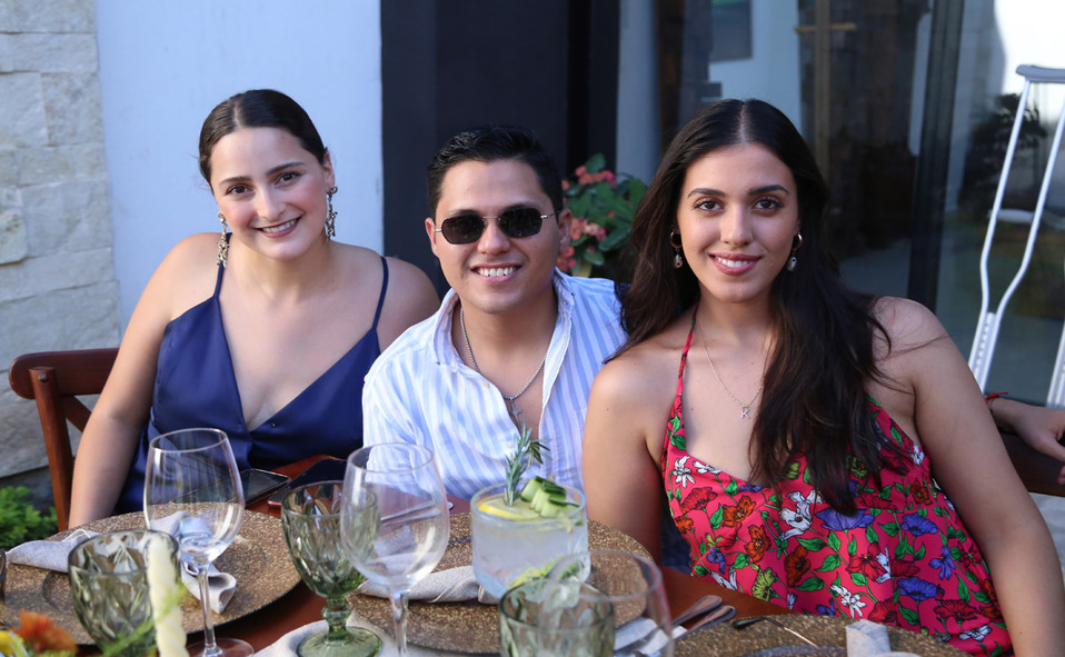 María Elisa, Luis y Dafne