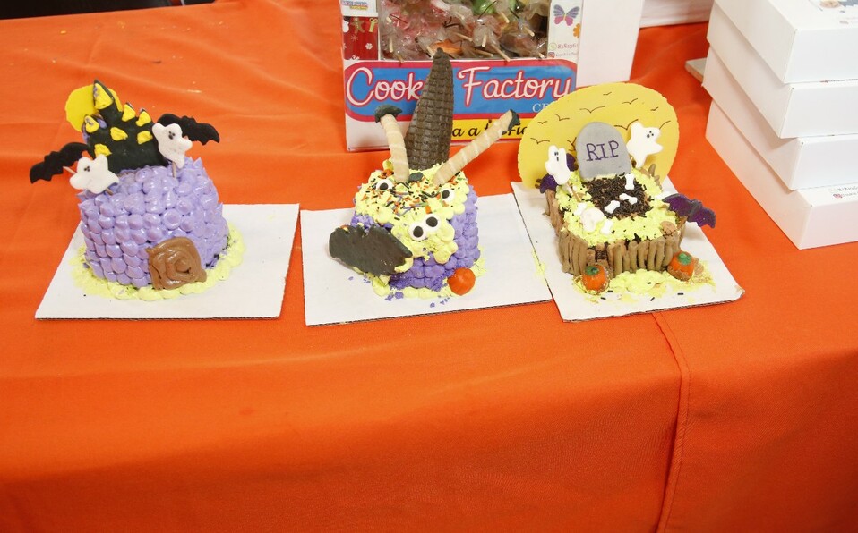 Ideas dulces para Halloween se vendieron en el bazar / Foto: Antonio Mireles