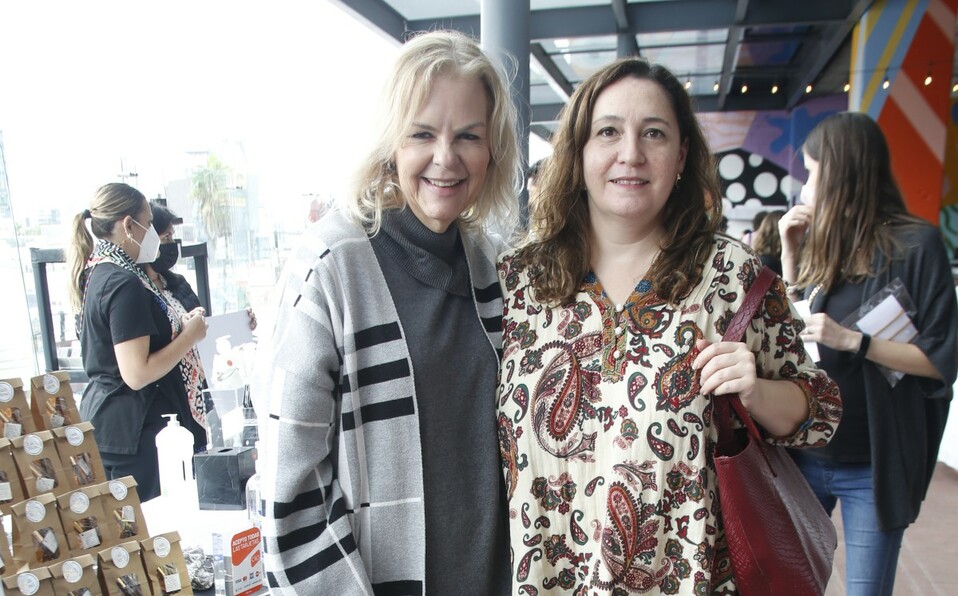 Sandra Treviño de Crespo y Elizabeth García / Foto: Antonio Mireles