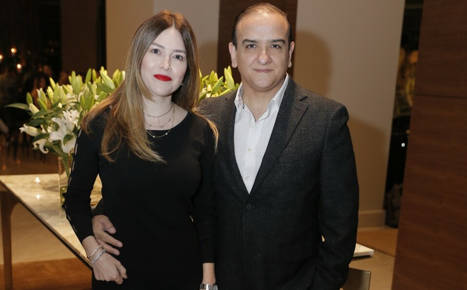 Gaby Espinosa de Kuri y Víctor Kuri. FOTO: DANIEL SALDÍVAR