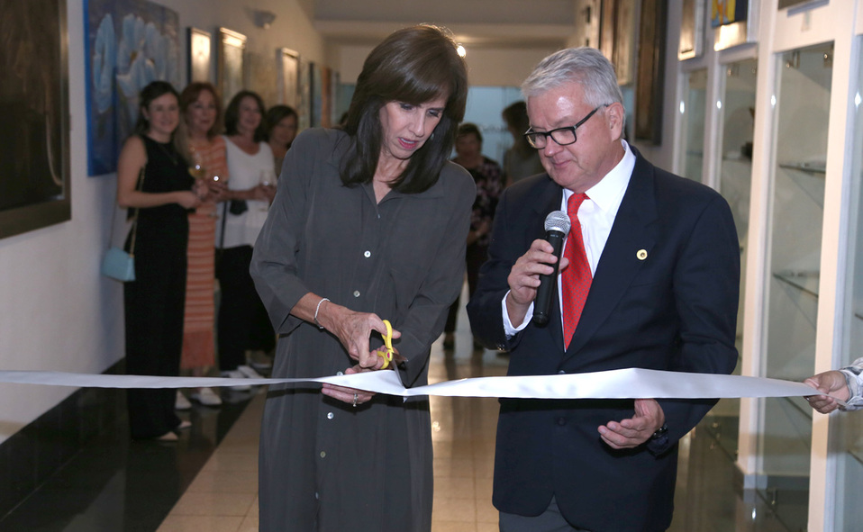 Cecy inauguró la muestra de arte