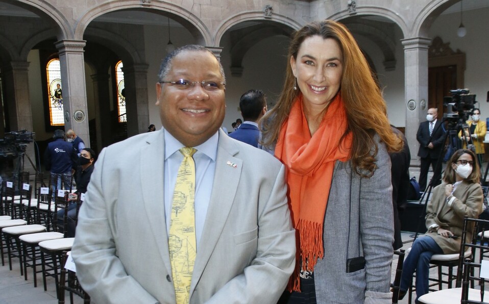 Cónsul de EU Roger Rigaud y Jill Dietrich / Foto: Antonio Mireles