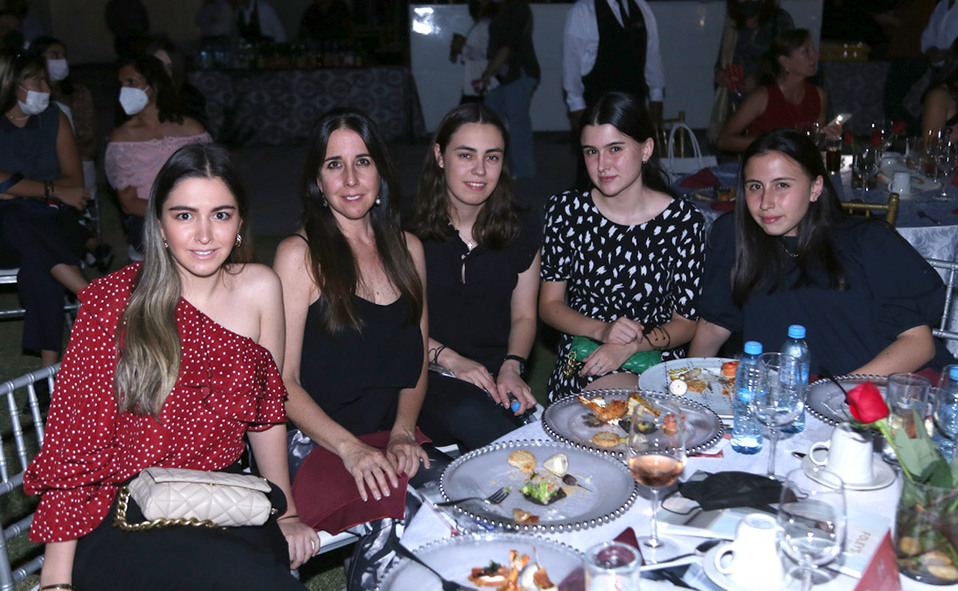 Eugenia, Maru, Isabel, Adriana y Regina