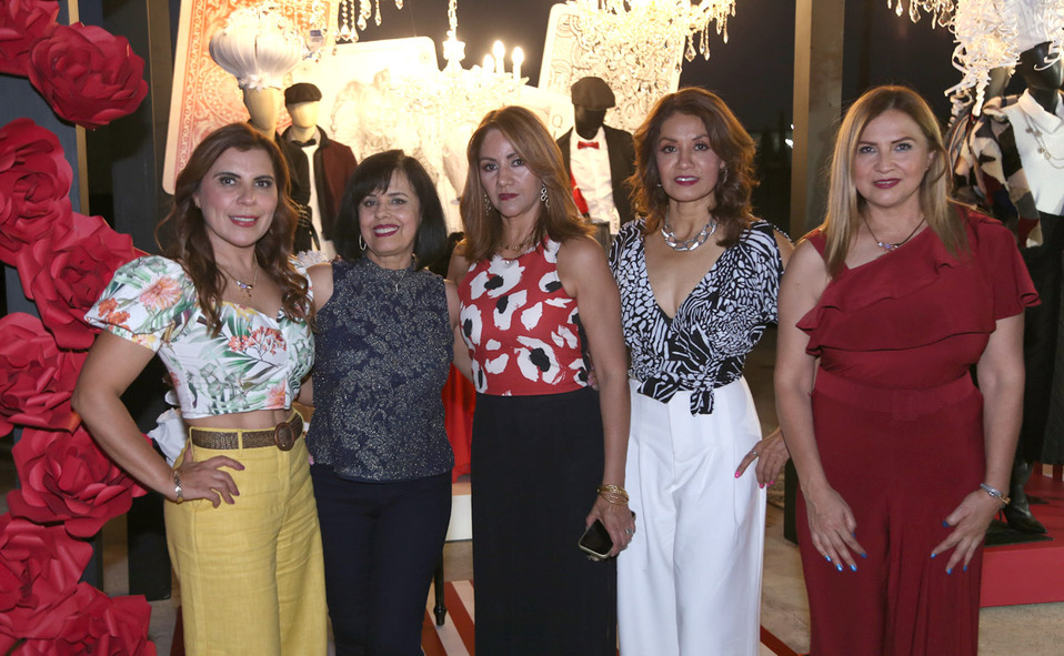Lorena, Lolis, Laura, Bety y Ena