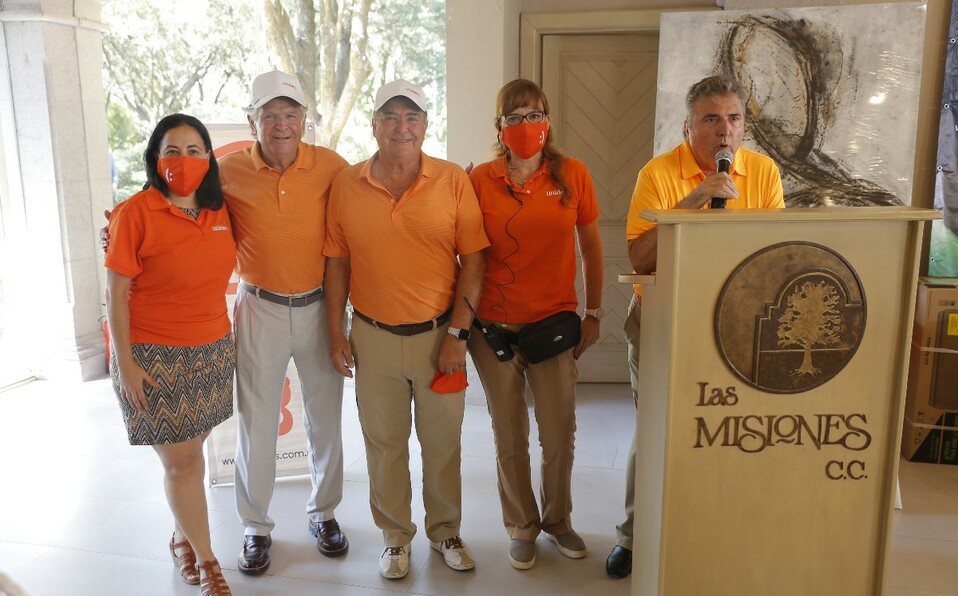 Jorge Velarde con el equipo de organizadores de Unidos / Foto: Daniel Saldívar