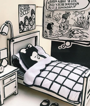 Adentro de la réplica del departamento fueron colocados muebles y objetos similares a los que tenían en las casas de la llamada clase media. Foto: Arc