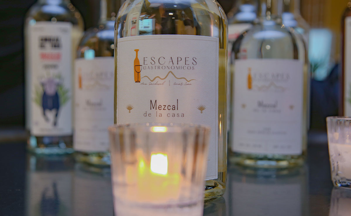 Escapes, mezcal de casa