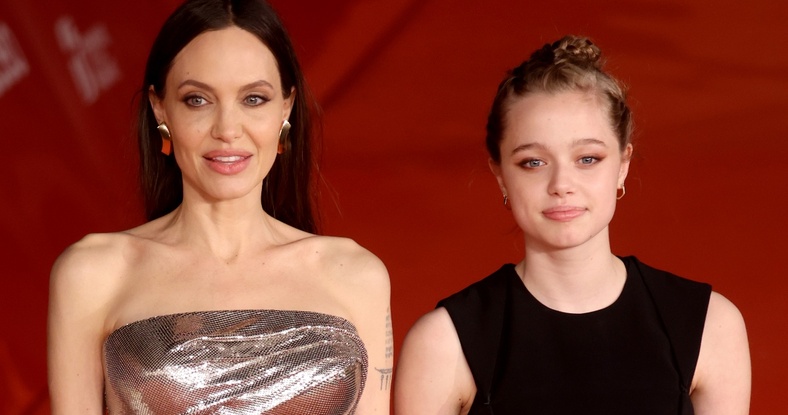 Shiloh Jolie-Pitt deja atrás el estilo andrógino y deslumbra en minivestido (Foto: Getty Images)