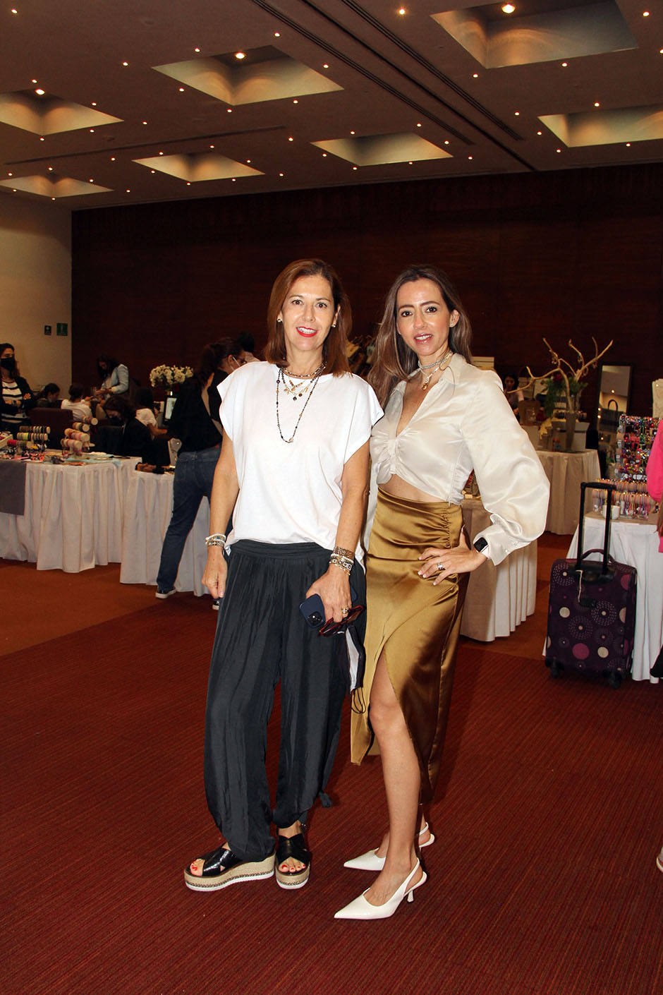 Karla Berrueta y Vero Flores.