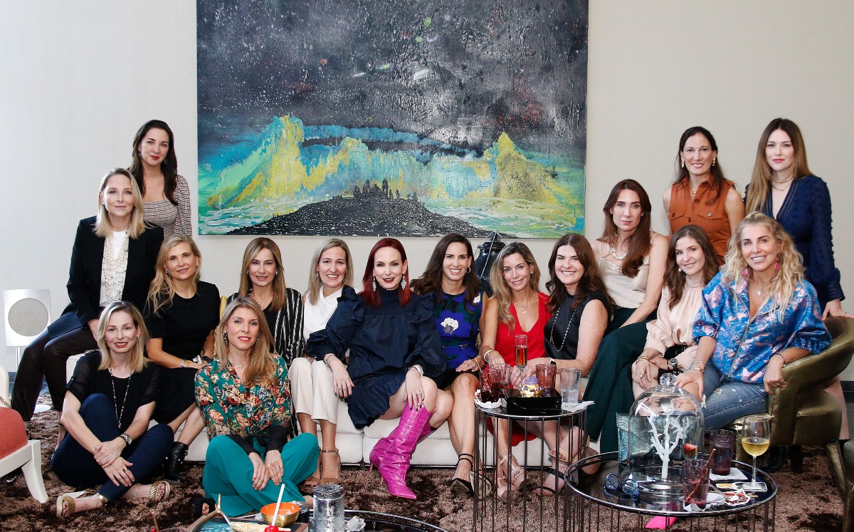 Sus diferentes grupos de amigas la acompañaron en su gran día. FOTO: OMAR VALDEZ
