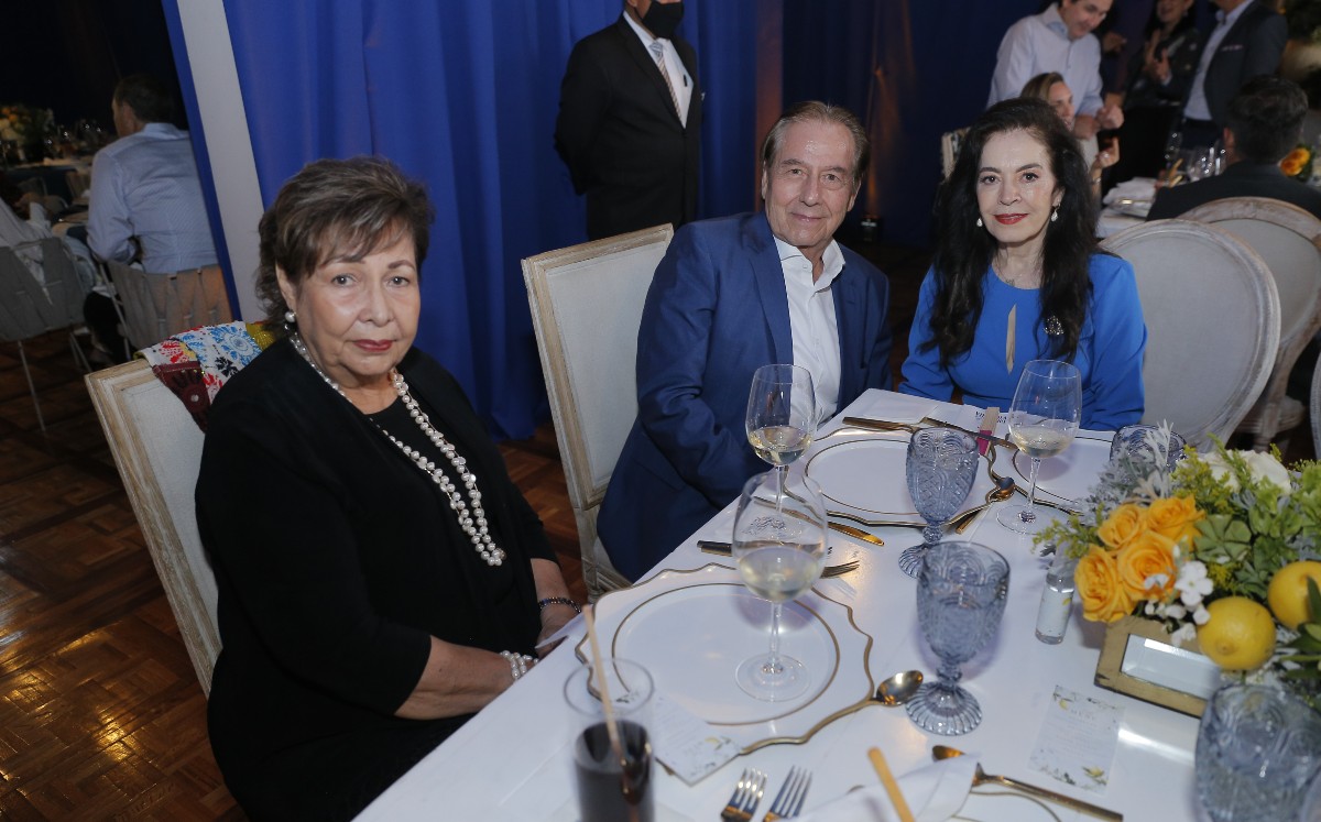 María Victoria Siller, Ricardo Valdés y Carmen Consuelo Valdés. FOTO: DANIEL SALDÍVAR