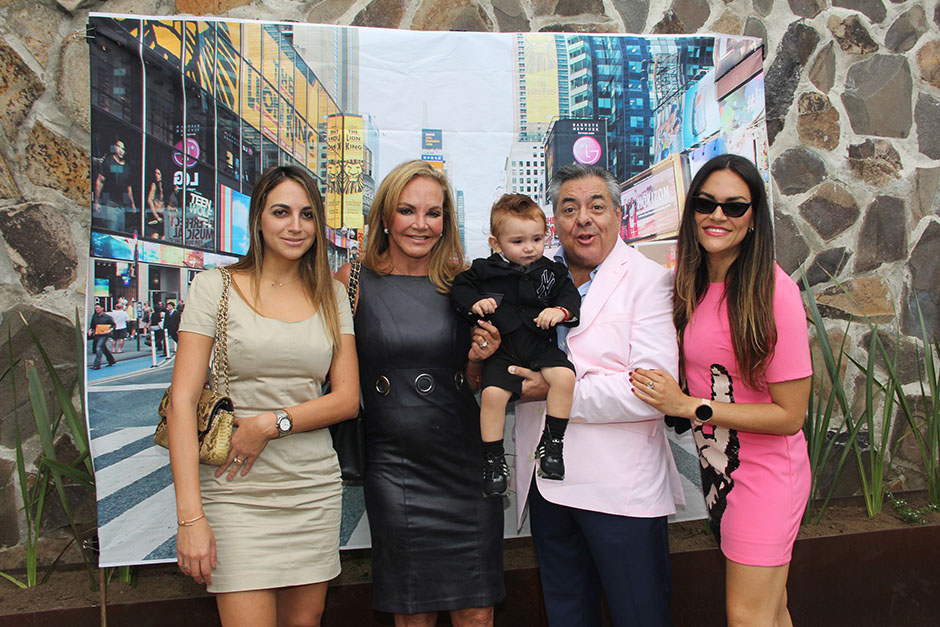 Ale Murguía, Paty Chávez, Alef Lealo, Guillermo Murguía y Roxana  Murguía.
