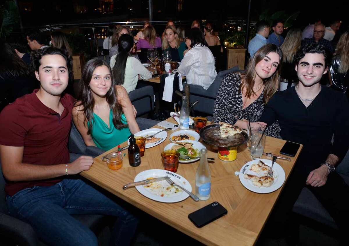 Alvador Canales, Paulina Lozano, Fernanda Elizondo y Joaquín Martínez