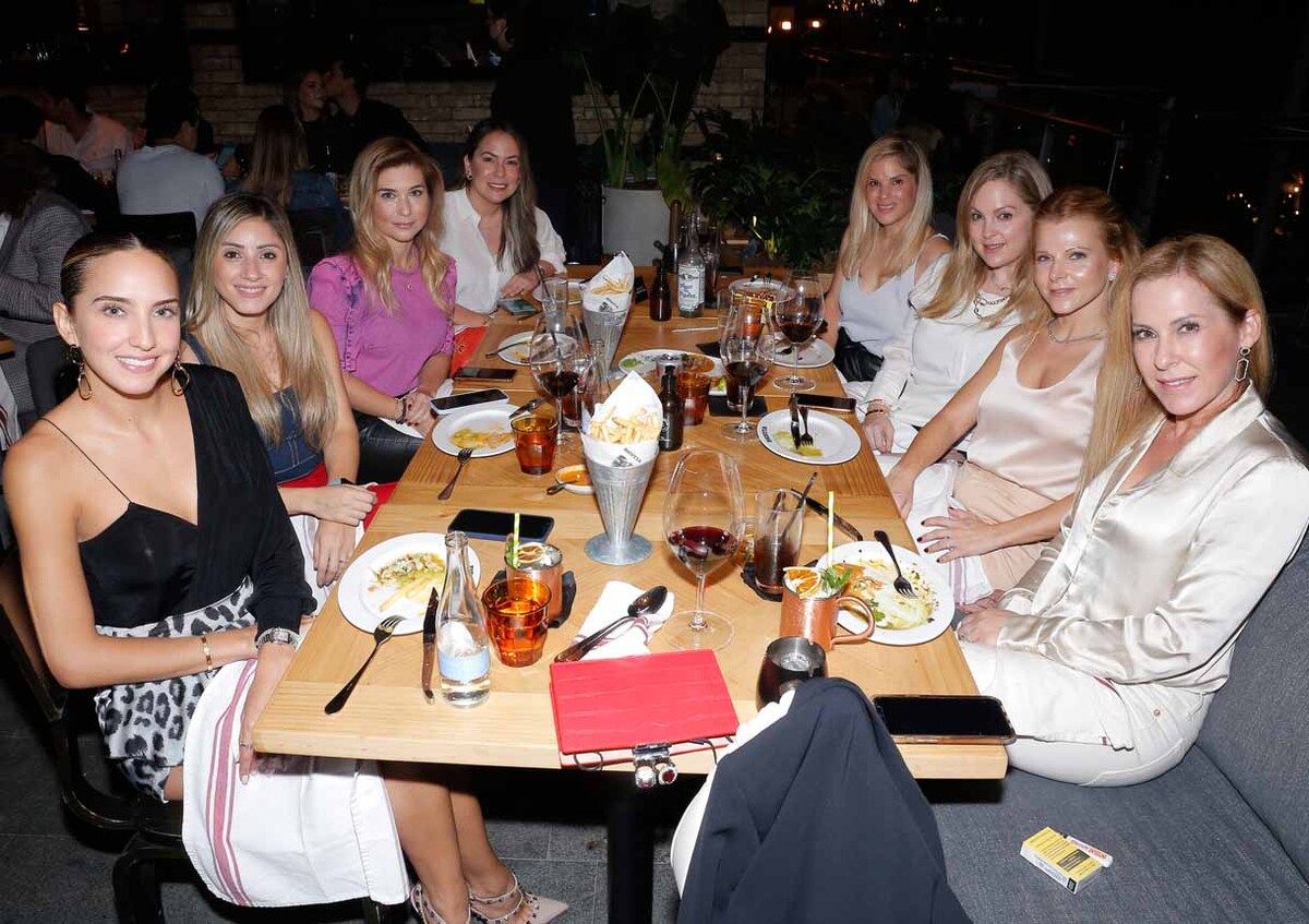 Eva Pimentel, Cynthia Álvarez de Arizpe, Maru Reyes, Tere Mondragón, Laura Serna de Tamez, Daniela Benavides, Cristina Kalife y Melissa Garza