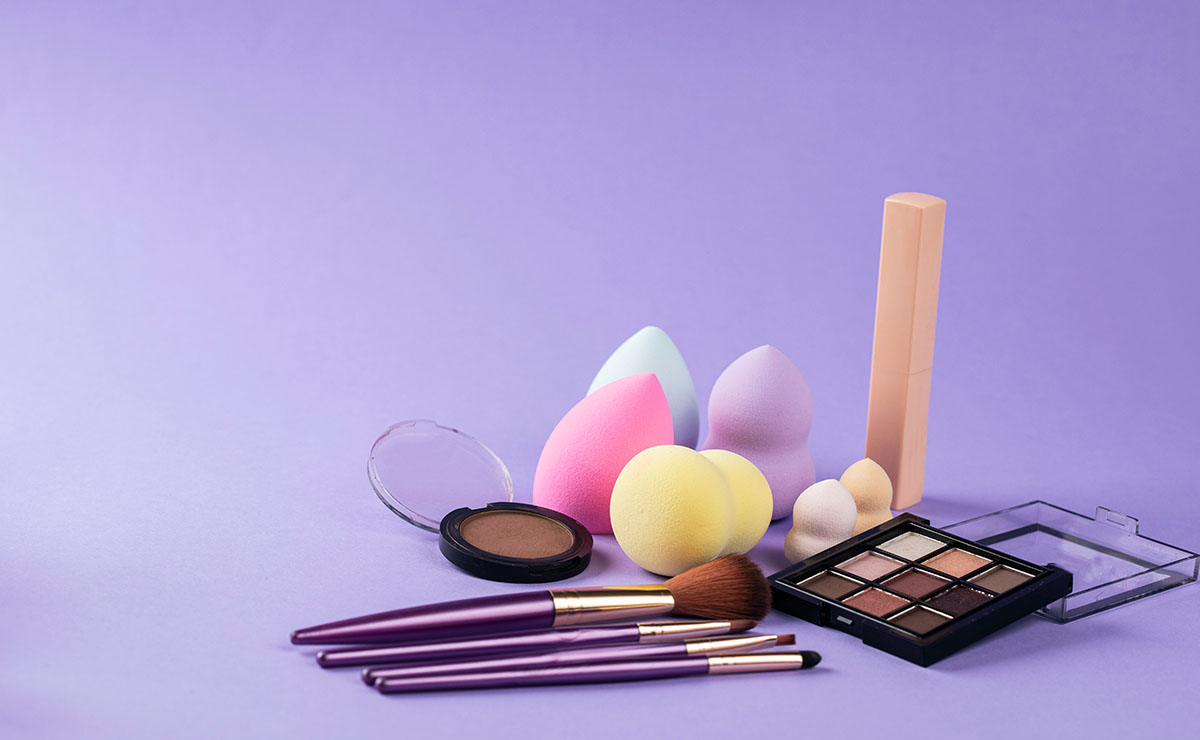 La experta en maquillaje, Fer Muñoz, da paso a paso cómo maquillarse. (Foto: María Camila Castaño)