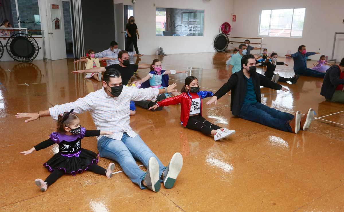 Los papás convivieron con sus hijas durante la clase / Fotos: Omar Valdez
