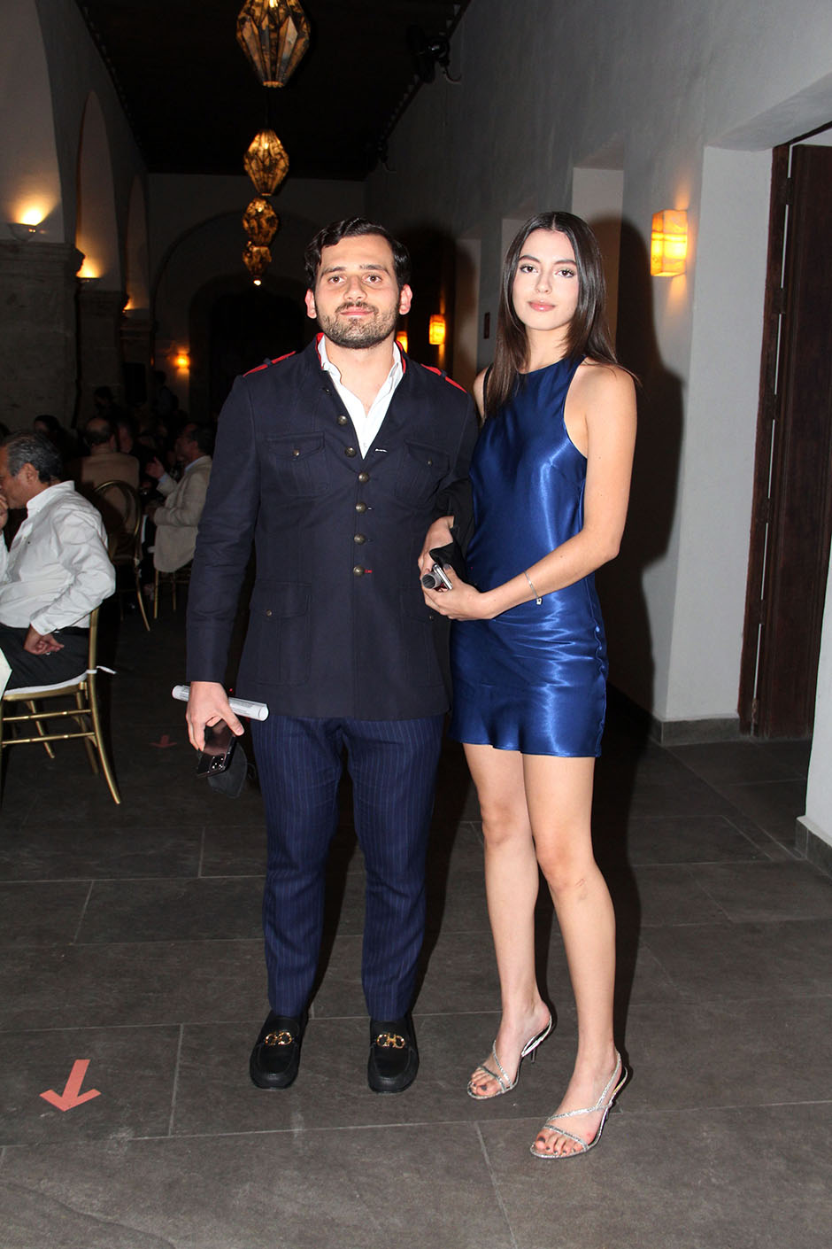 Víctor Zetter y Aixa Corona.