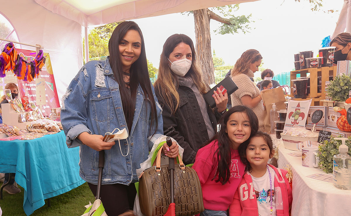 ANDREA VILLASEÑOR, MARÍA, XIMENA Y CAYETANO SOLÍS