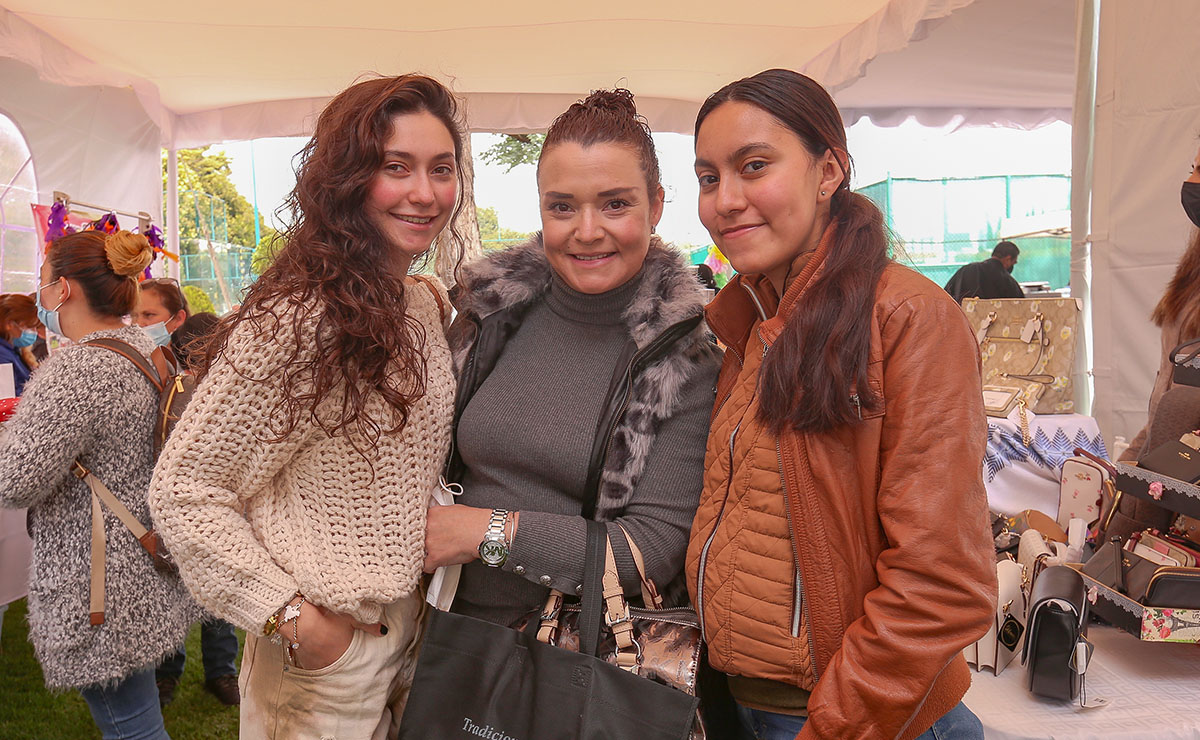CRISTINA NÚÑEZ, CARMEN PÉREZ Y MARIANA ZANABRIA
