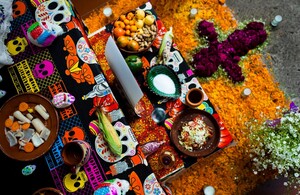 5 pasos para hacer tu ofrenda de Día de Muertos, ¡con Amazon! (Foto: Getty Images)