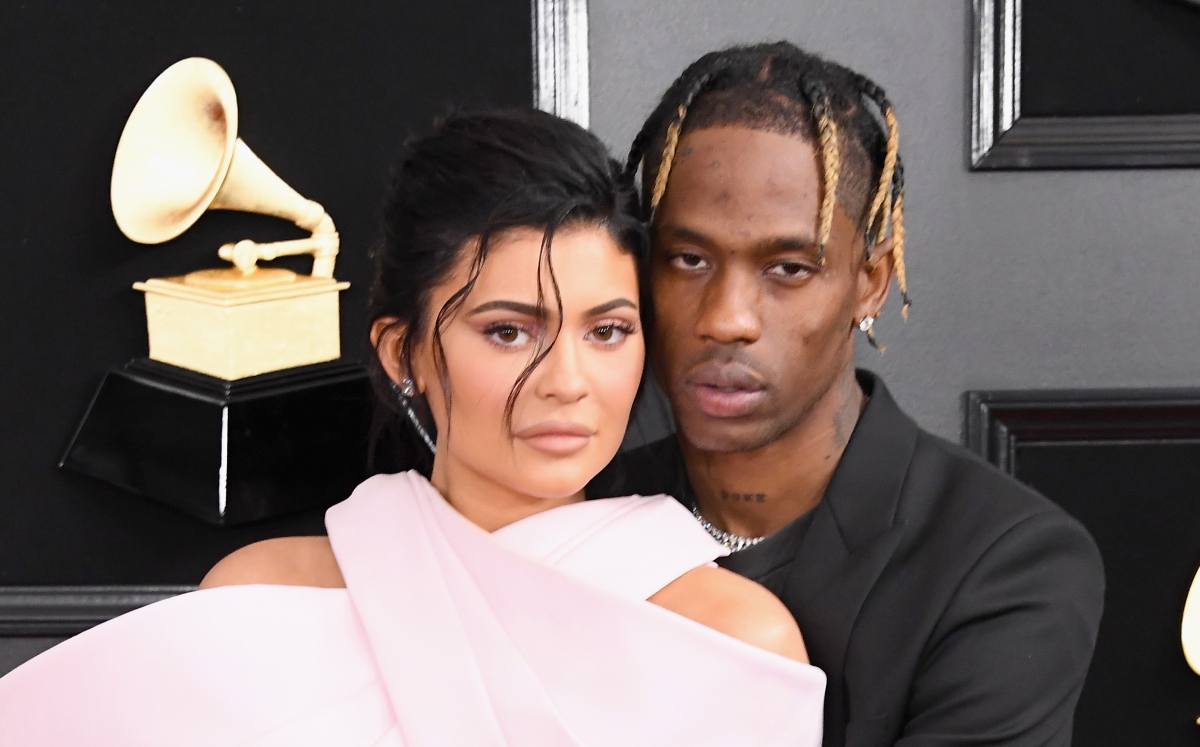 ¿Ya se casó? Kylie Jenner sorprende ¡con un anillo de bodas! (Foto: Getty Images)