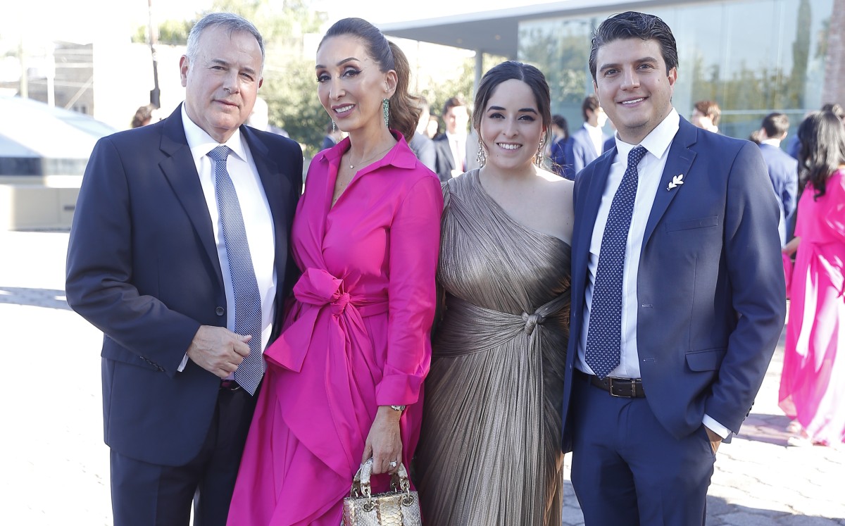 Fernando Pérez Cano, Liza Cantú de Pérez, Bárbara Cordero y Juan Pablo Munguía.FOTO: DANIEL SALDÍVAR
