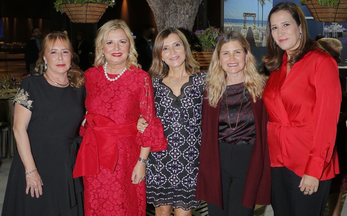 Clara Gutiérrez, Paty Rodríguez, Lucy Rodríguez, Diana Treviño de Pozas y Ana Lucía González de Elizondo. FOTO: DANIEL SALDÍVAR