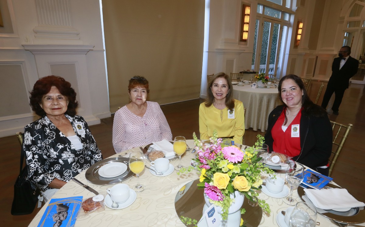 Ana María González, Socorro Cabrera, Aida Luna y Alejandra Louri.FOTO: OMAR VALDEZ