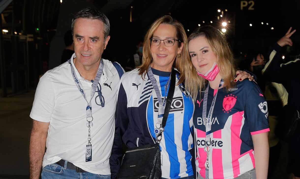 Luis Miguel Salvador, María Isabel Garza de Salvador y Luisa Salvador