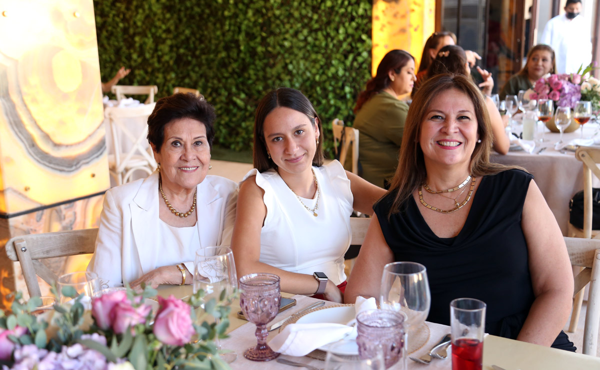 Esther, Valeria y Verónica
