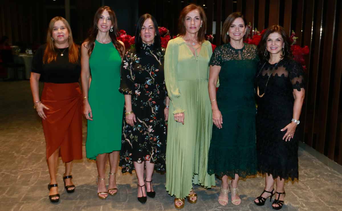 Isabel Alvarado de González, Cecilia García de De León, Sandra González de Carrasco, Isabel Ruenes de Martín, Zandra Gámez de Meouchi y Claudia 