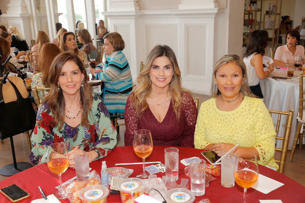 Mónica Martínez de De la Garza, Lorena Cortina  y Elisa Flores de Sánchez