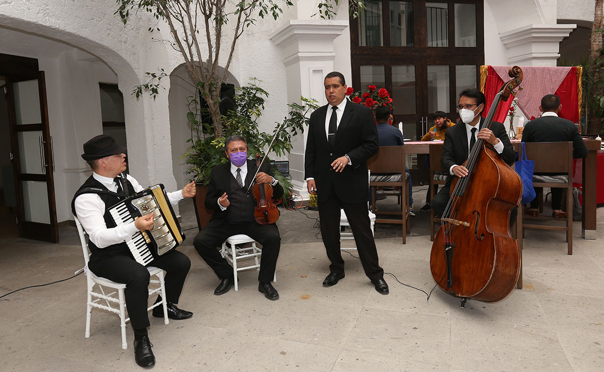 Una orquesta acompaño la degustación de platillos