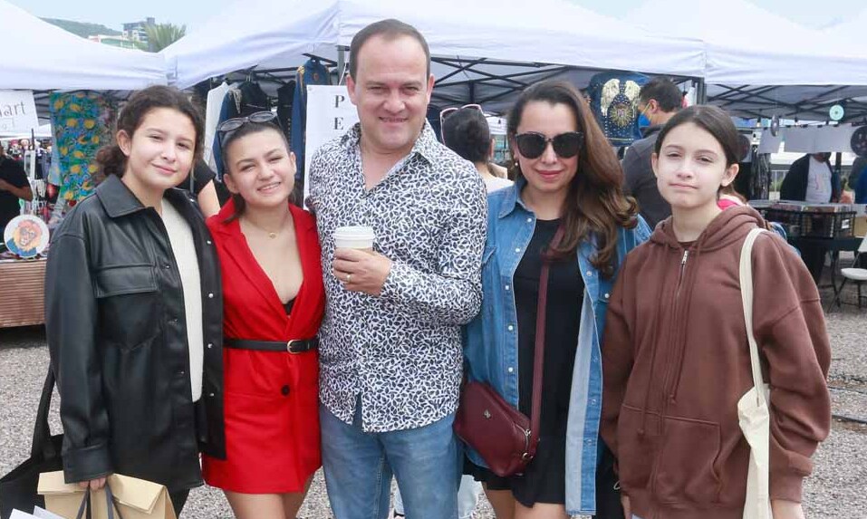 Ivanna Patrón, Mariana Patrón, Fabian Patrón, Karina Rodriguez de Patrón y Daniela Patrón