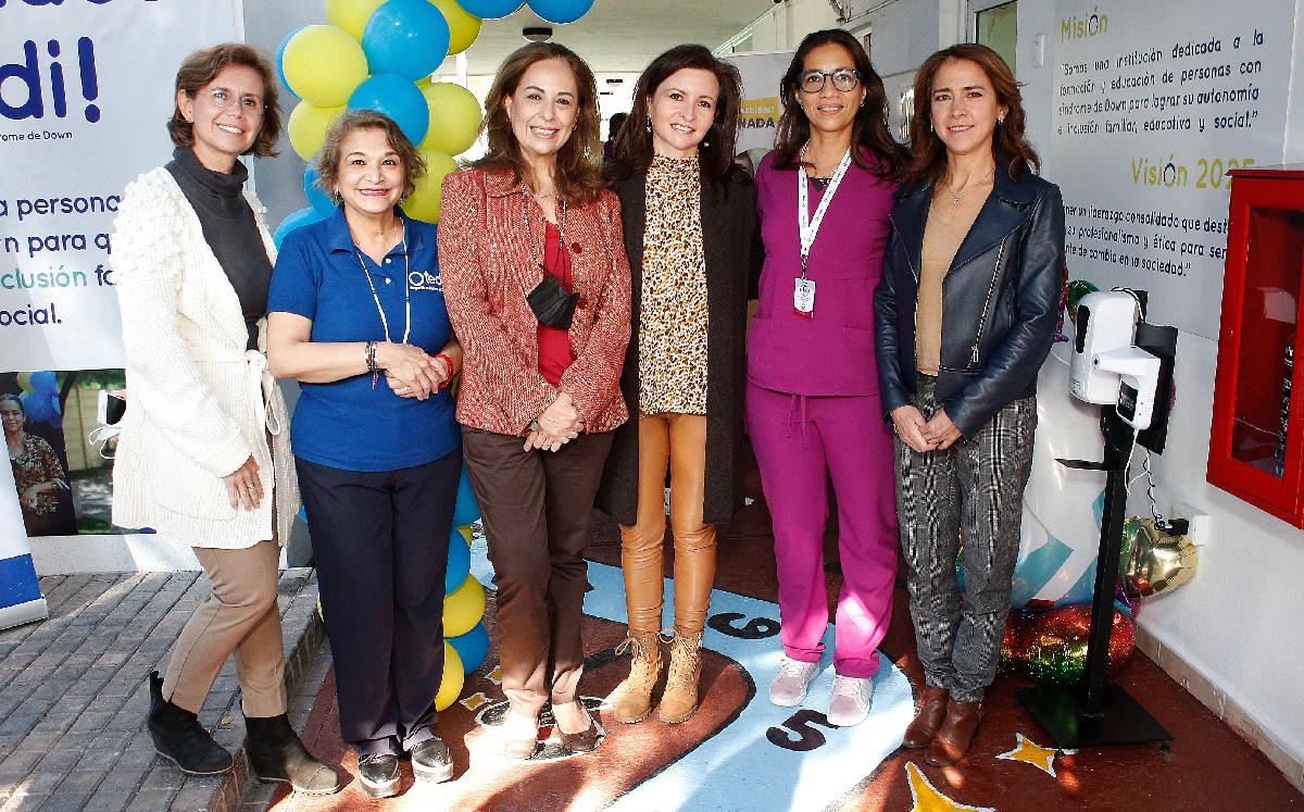 Claudia Rendón, Alicia Flores, Camen Arrdeondo, Cordelia Elizondo de Préstamo, Lydia Gómez e Irene Ovalle